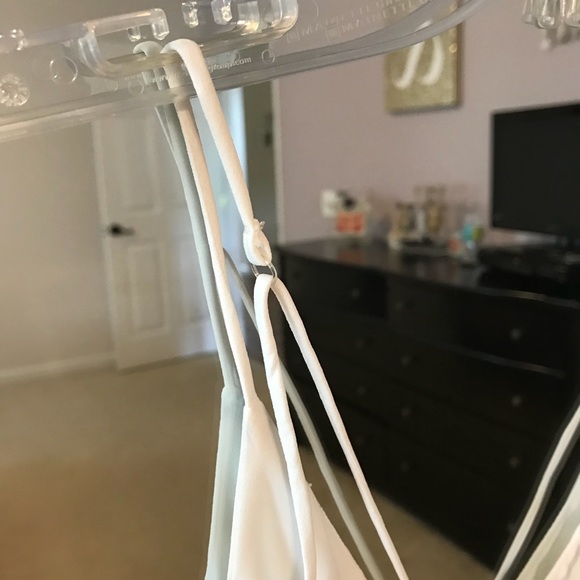 ❌SOLD❌ criss-cross double V tank top - Picture 6 of 7